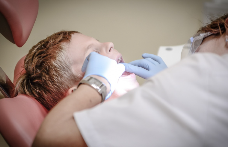 Dantų Rovimas: Kas Tai Yra ir Kodėl Tai Svarbu Dantų Sveikatai