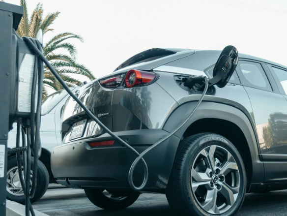 Elektromobilių įkrovimo tinklas: ateities transporto pagrindas